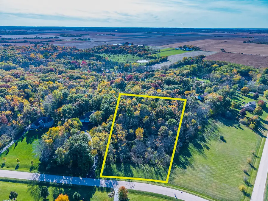 705 Indian Trce, Woodstock, IL 60098 - #2