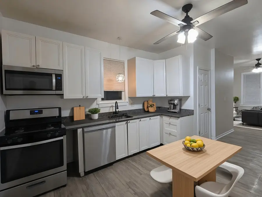 8209 S Coles Avenue, Chicago, IL 60617 - Image #3