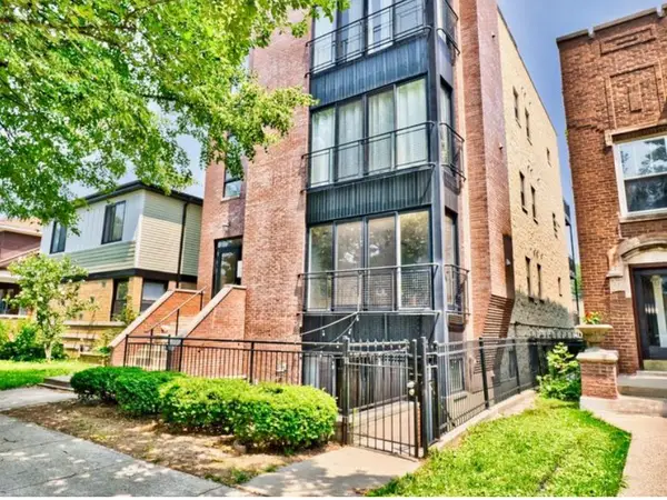 6439 N Rockwell Street #2, Chicago, IL 60645