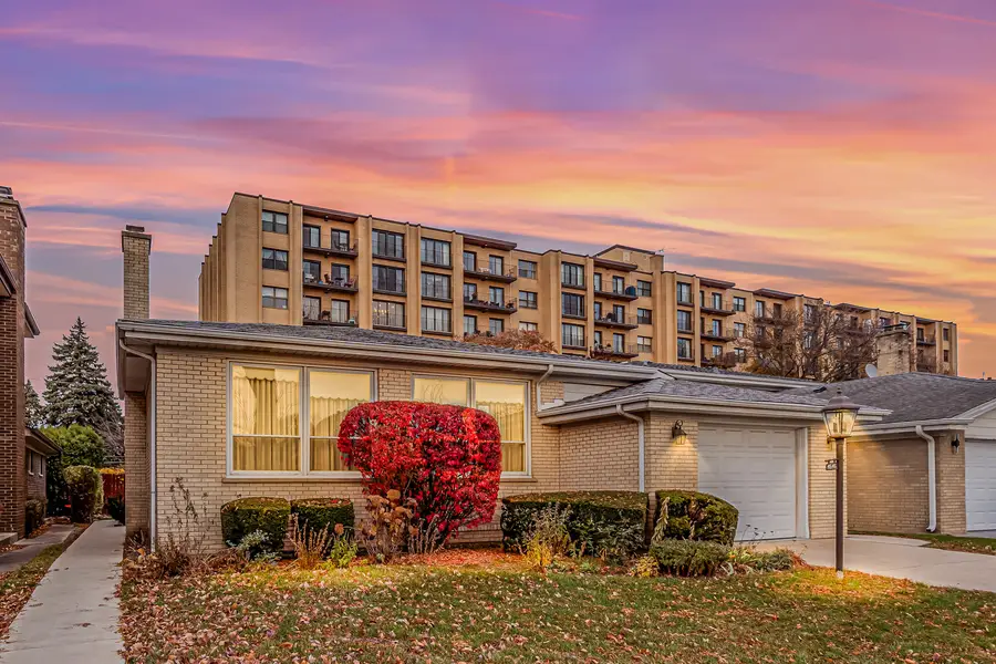 4646 W Fitch Avenue, Lincolnwood, IL 60712 - Image #2