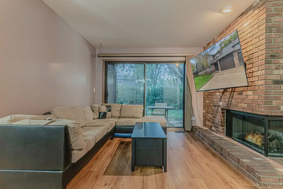 5 Creekside Circle #B, Elgin, IL 60123 - Image #3