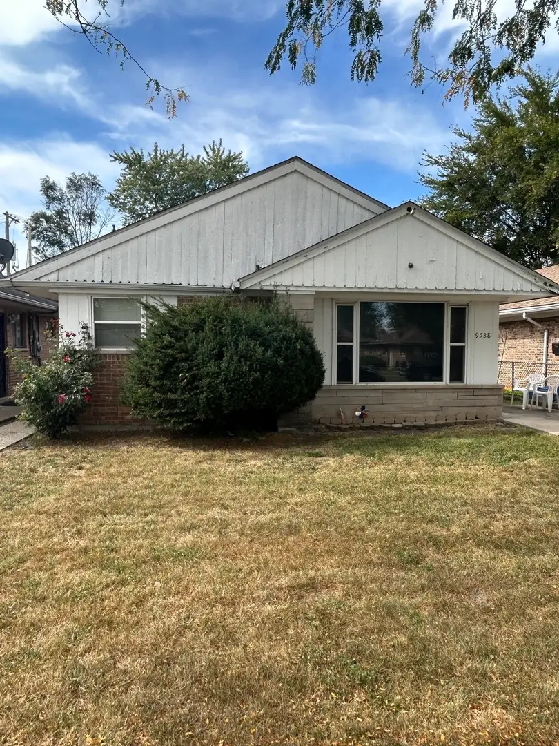 9528 S Bennett Avenue, Chicago, IL 60617 - Image #1