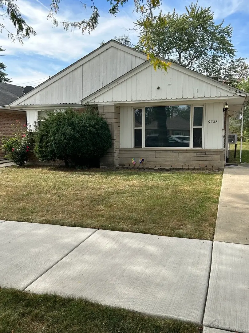 9528 S Bennett Avenue, Chicago, IL 60617 - Image #2