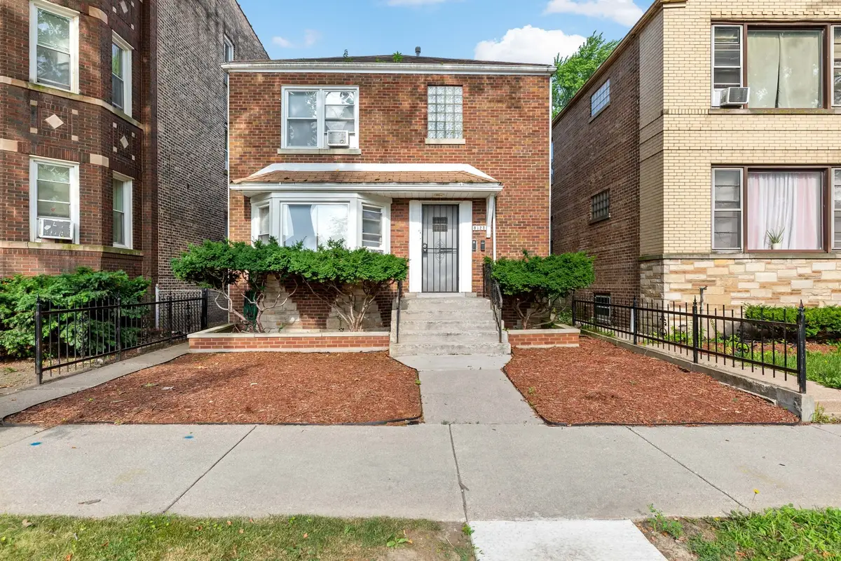8122 S Kingston Avenue, Chicago, IL 60617 - Image #1
