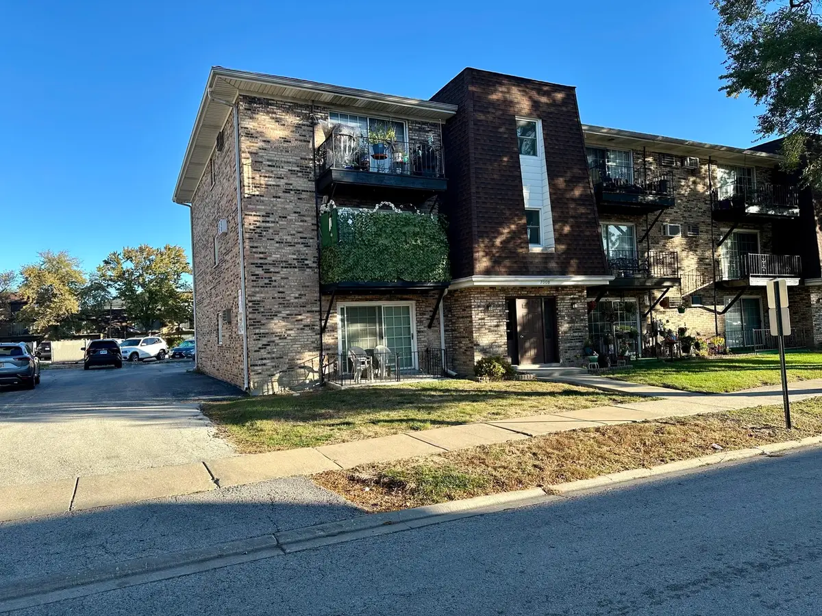 7008 Oconnell Drive #201, Chicago Ridge, IL 60415 - Image #1