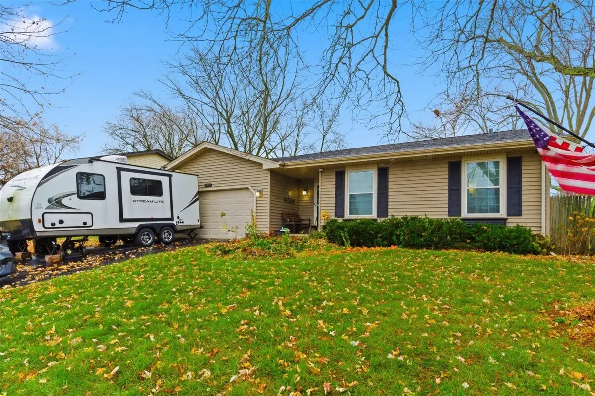 2105 Sprucewood Lane, Lindenhurst, IL 60046 - Image #1