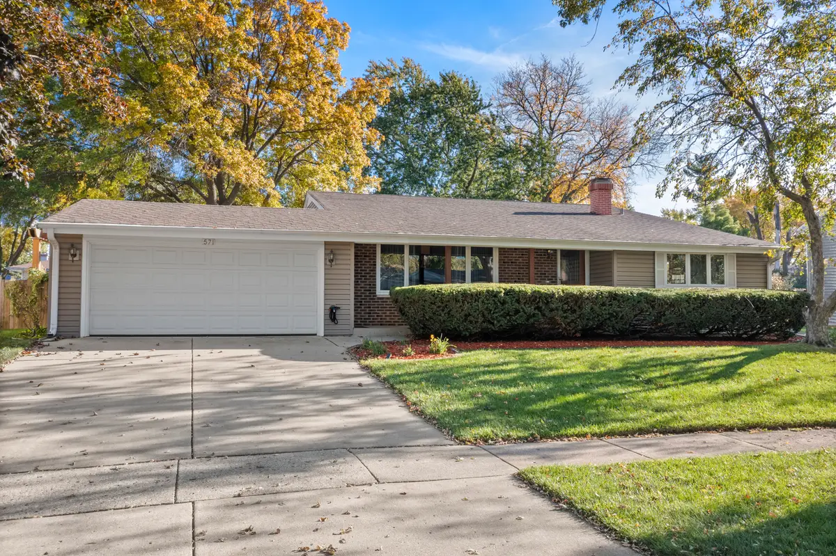 571 Estate Drive, Buffalo Grove, IL 60089 - Image #1