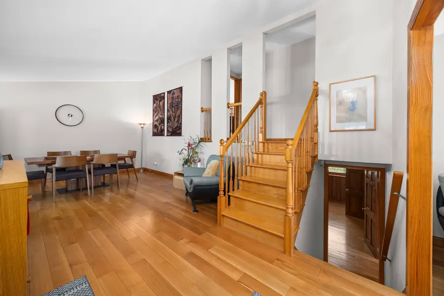 571 Estate Drive, Buffalo Grove, IL 60089 - Image #2