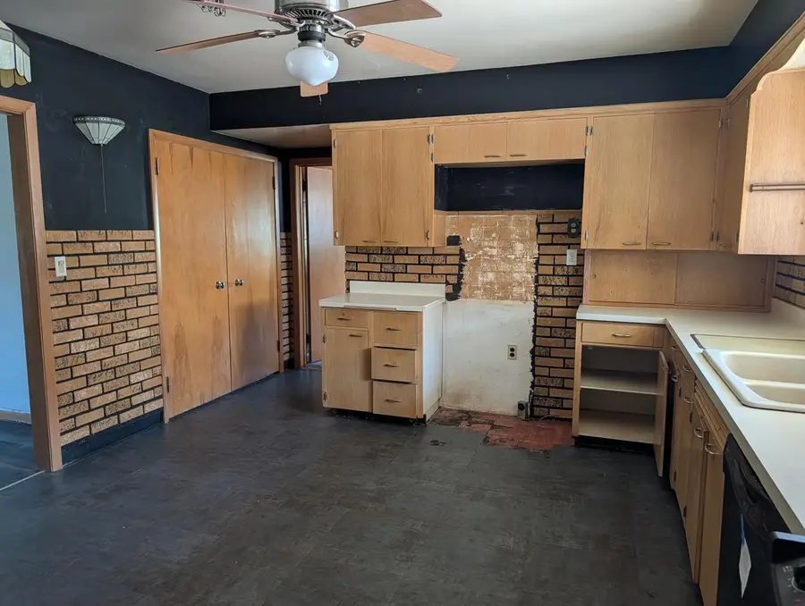 2215 Guilford Road, Rockford, IL 61107 - Image #2