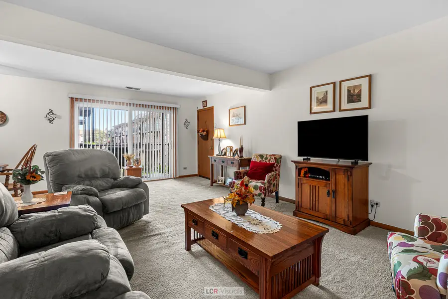 7616 W Lawrence Avenue #2B, Harwood Heights, IL 60706 - Image #2