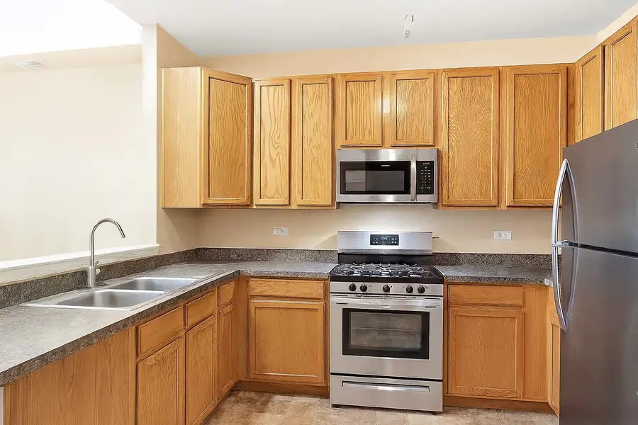 327 S Litchfield Drive #327, Round Lake, IL 60073 - Image #3