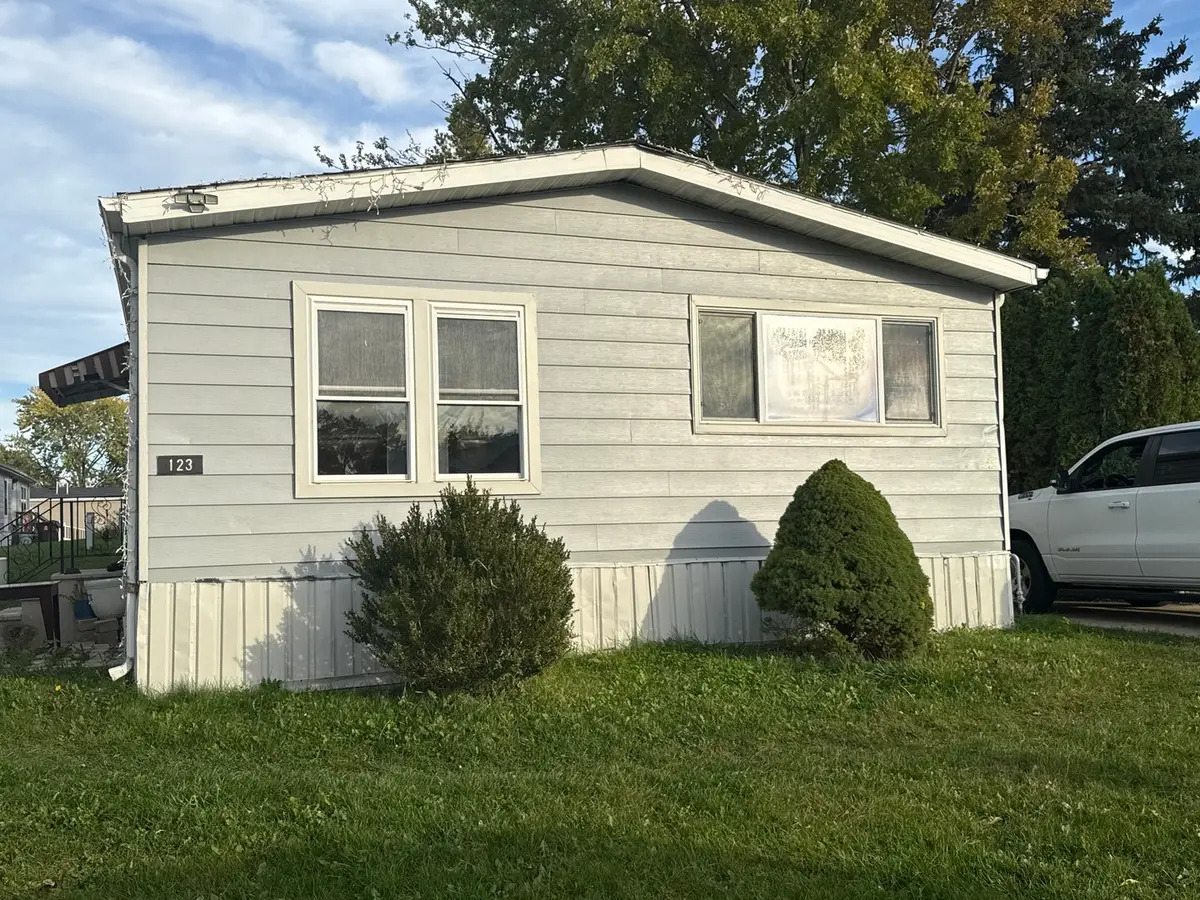 123 Knollwood Circle, Matteson, IL 60443 - Image #1