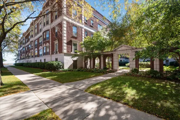 496 Sheridan Road #1, Evanston, IL 60202