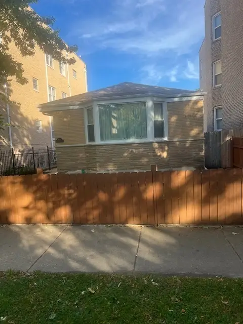 6539 N Sacramento Avenue, Chicago, IL 60645 - Image #1