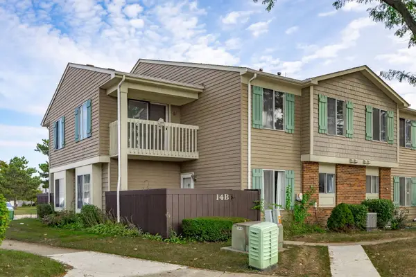 14 Fernwood Drive #B, Bolingbrook, IL 60440