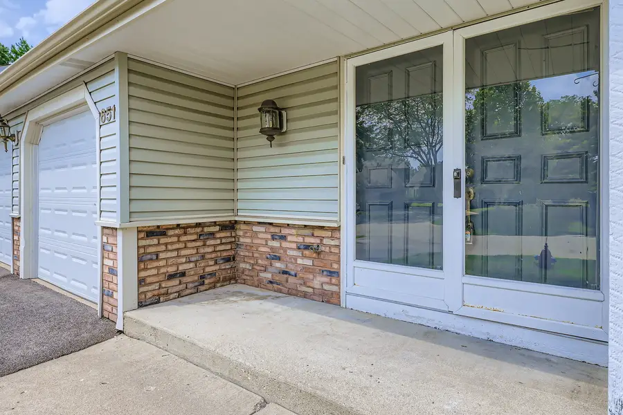 651 White Court, Gurnee, IL 60031 - Image #2