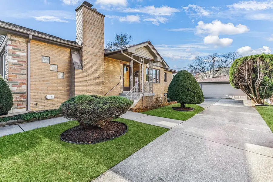 9716 S Harding Avenue, Evergreen Park, IL 60805 - Image #2