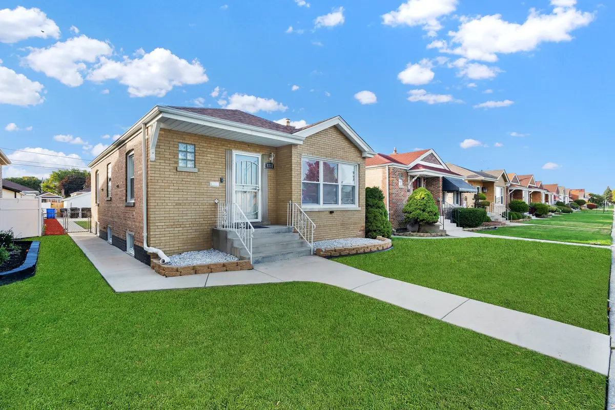 8232 S Sacramento Avenue, Chicago, IL 60652 - Image #1
