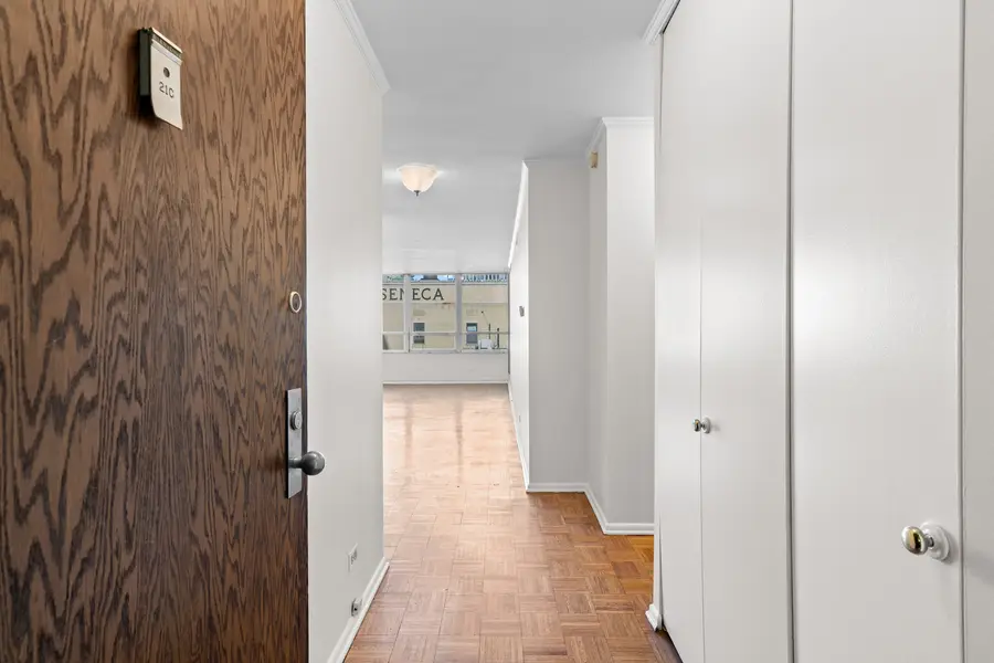 201 E Chestnut Street #21C, Chicago, IL 60611 - Image #2