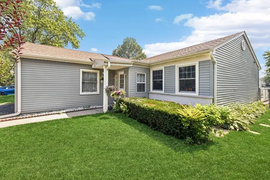 717 N Lakeside Drive, Vernon Hills, IL 60061 - Image #2