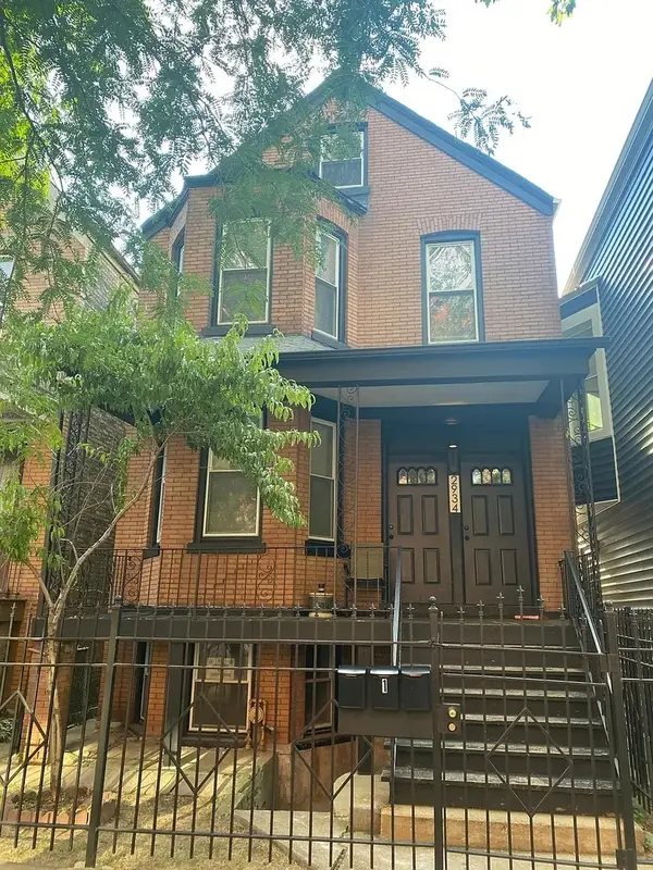 2934 N Sawyer Avenue, Chicago, IL 60618