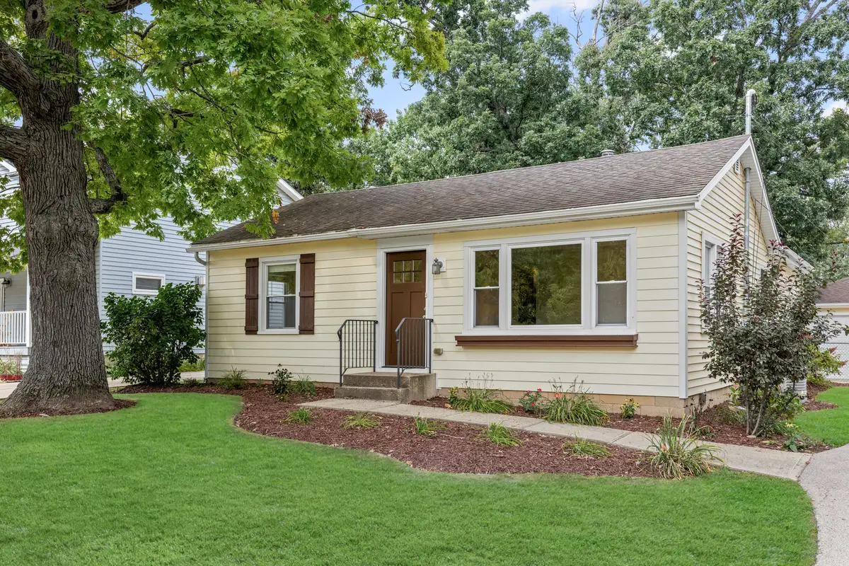 17914 W Twin Lakes Boulevard, Grayslake, IL 60030 - Image #1