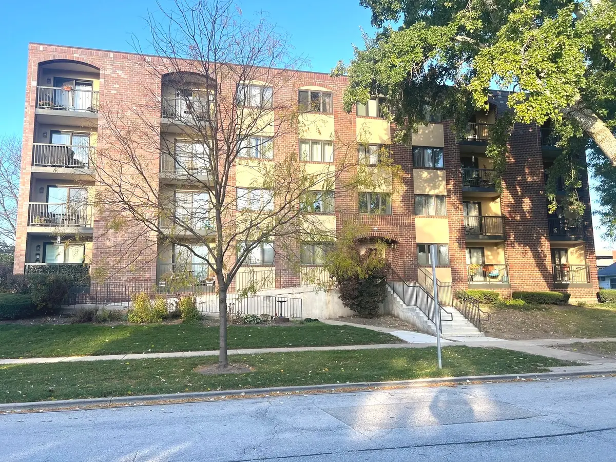 104 N Pine Avenue #302, Arlington Heights, IL 60004 - Image #1