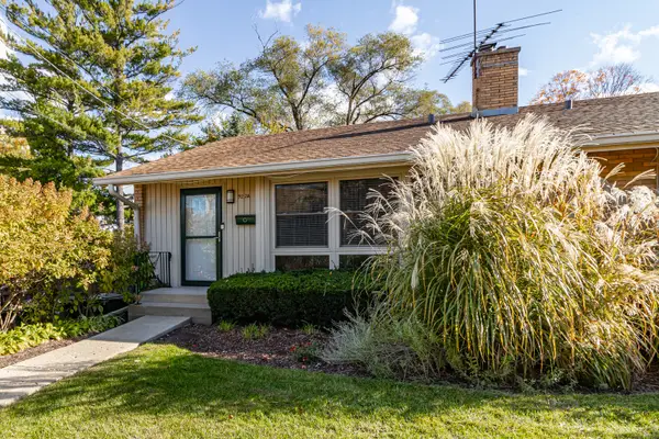 922 N Milwaukee Avenue #A, Libertyville, IL 60048