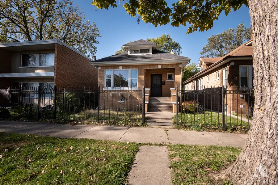 8136 S Manistee Avenue, Chicago, IL 60617 - Image #2