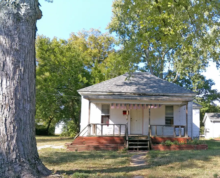 405 Maple Street, Pana, IL 62557 - Image #2