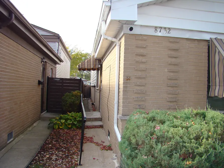 8732 S Calumet Avenue, Chicago, IL 60619 - Image #2
