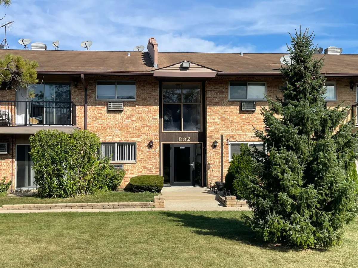 832 E Old Willow Road #106, Prospect Heights, IL 60070 - Image #1