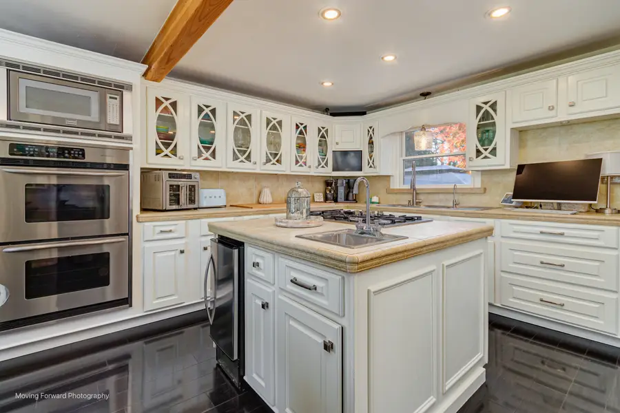 11333 Hiawatha Lane, Indian Head Park, IL 60525 - Image #3