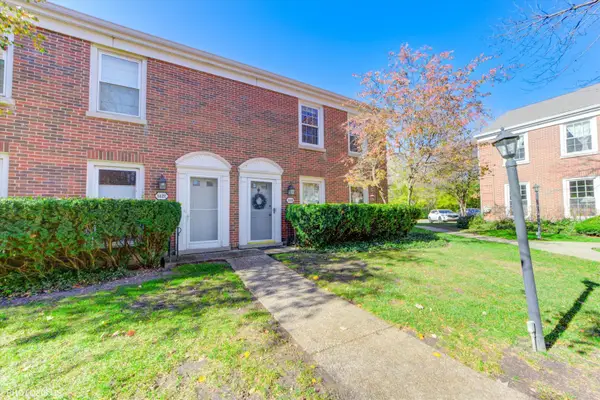 1429 Pebblecreek Drive, Glenview, IL 60025