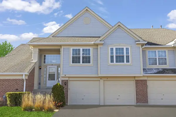 401 Cromwell Circle #2, Bartlett, IL 60103