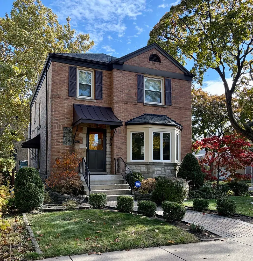 7433 N Washtenaw Avenue, Chicago, IL 60645 - Image #1