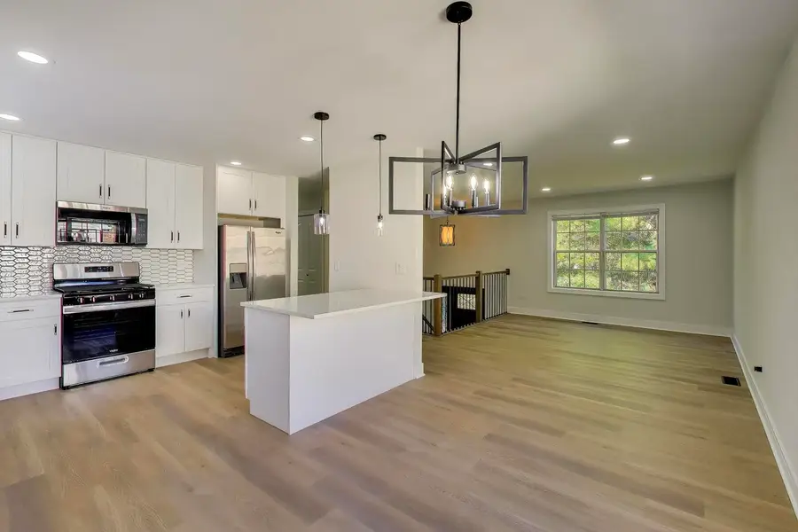 124 Commonwealth Drive, Bolingbrook, IL 60440 - Image #3