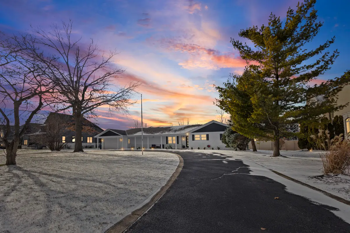 2390 White Oak Drive, Northbrook, IL 60062 - Image #1