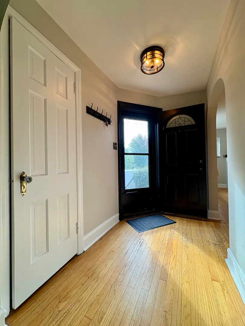 9210 S Trumbull Avenue, Evergreen Park, IL 60805 - Image #3