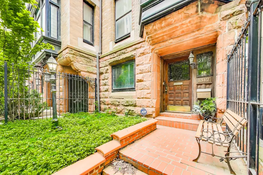 1312 N Astor Street, Chicago, IL 60610 - Image #2