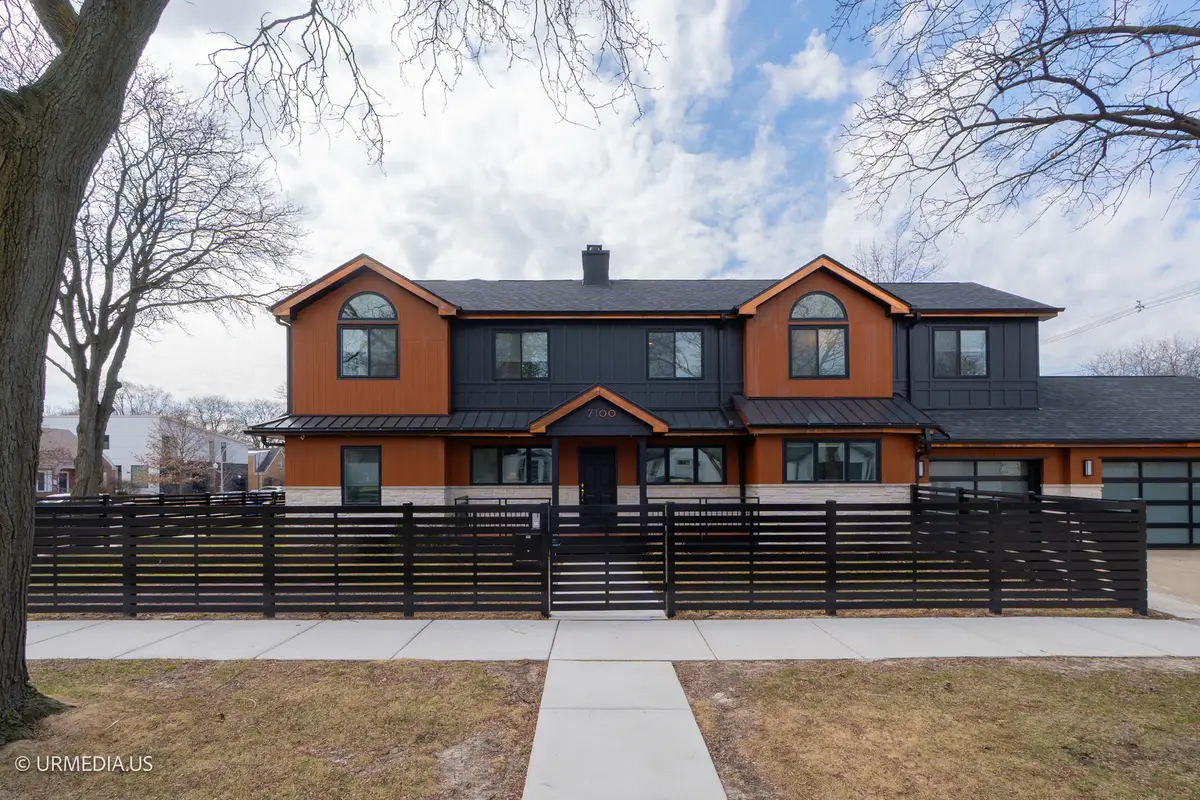 7100 N Sioux Avenue, Chicago, IL 60646 - Image #1