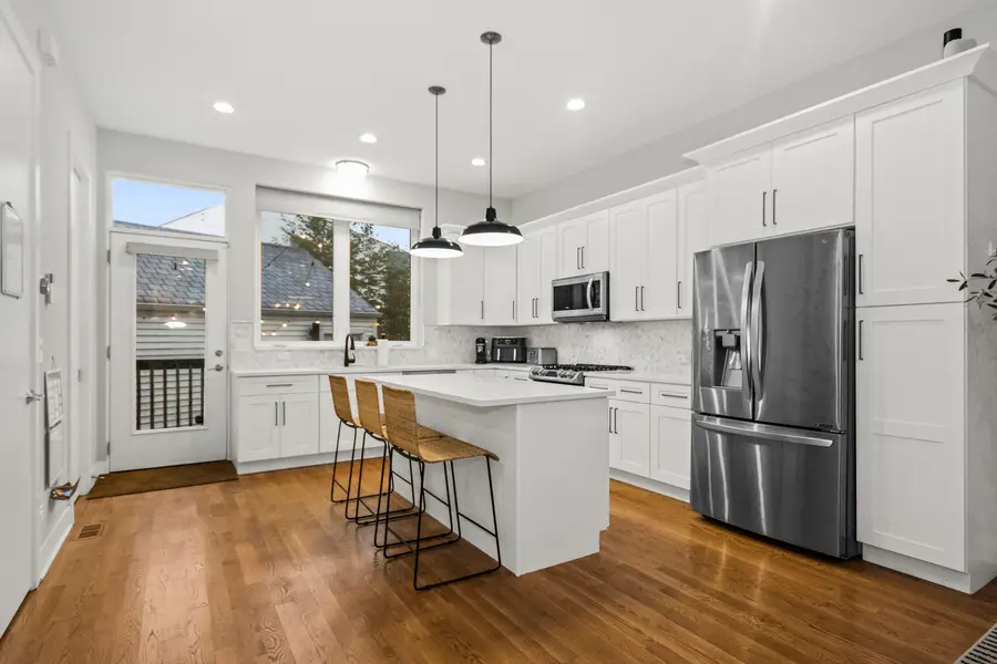 4419 W Waveland Avenue, Chicago, IL 60641 - Image #2