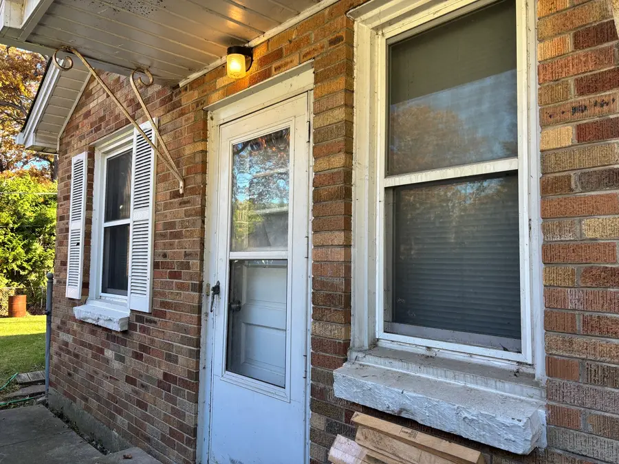 317 N Jackson Street, Waukegan, IL 60085 - #3