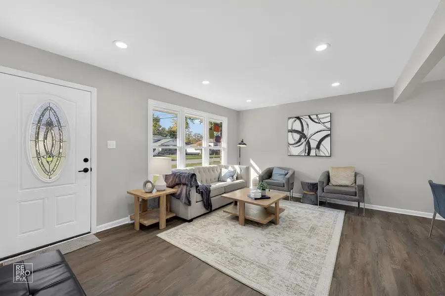 15021 Kenton Avenue, Midlothian, IL 60445 - Image #2