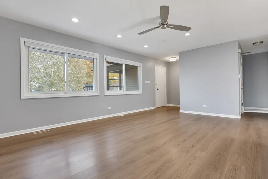 940 Victoria Lane, Elk Grove Village, IL 60007 - Image #2