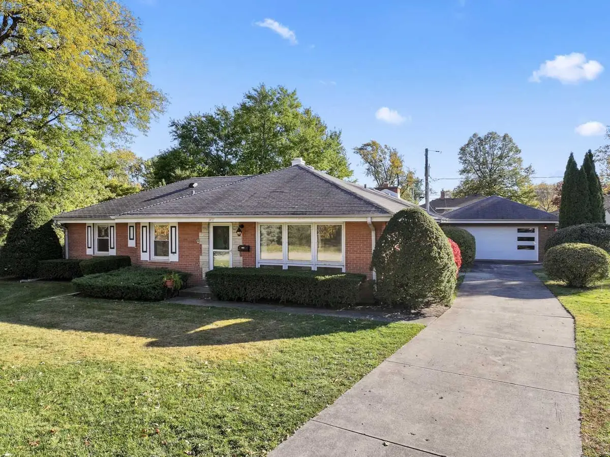 1437 E Emmerson Lane, Mount Prospect, IL 60056 - Image #1