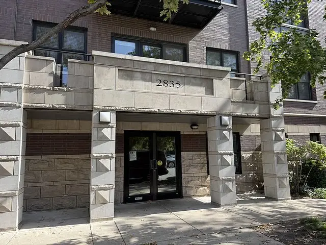 2835 N Lakewood Avenue #P10P19, Chicago, IL 60657 - #1
