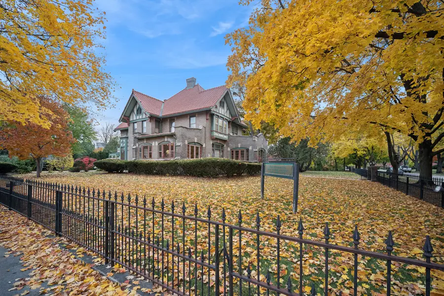 305 Oregon Avenue, West Dundee, IL 60118 - Image #2