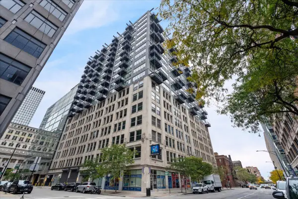 565 W Quincy Street #1202, Chicago, IL 60661