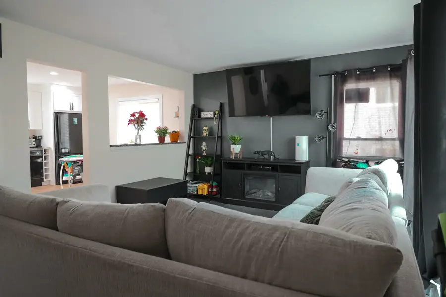 626 N Biermann Avenue, Villa Park, IL 60181 - Image #3